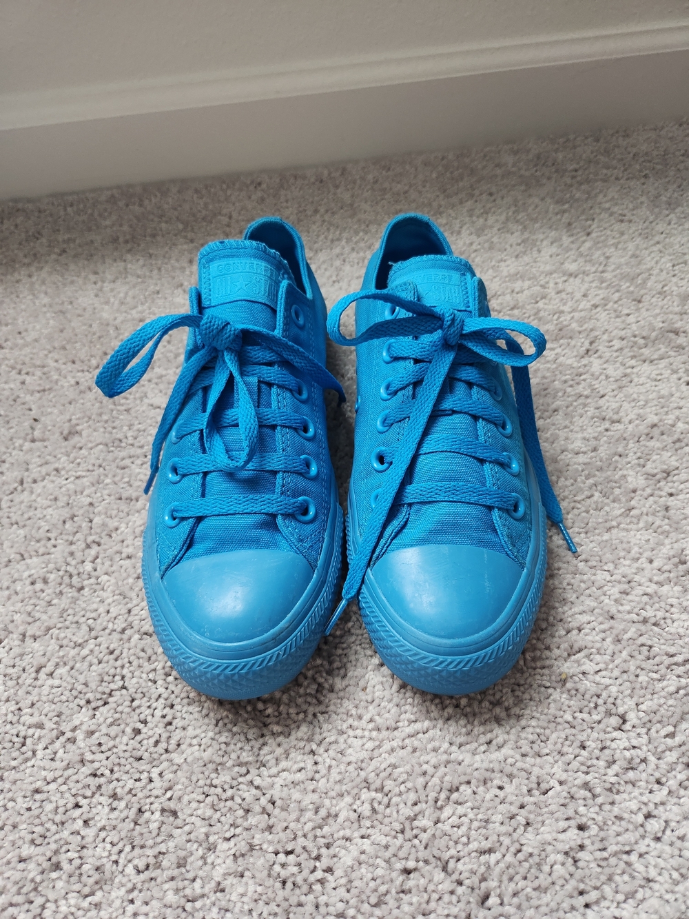⭐RARE FIND⭐ Unisex Converse Low Top Canvas Sneakers in Spray Paint